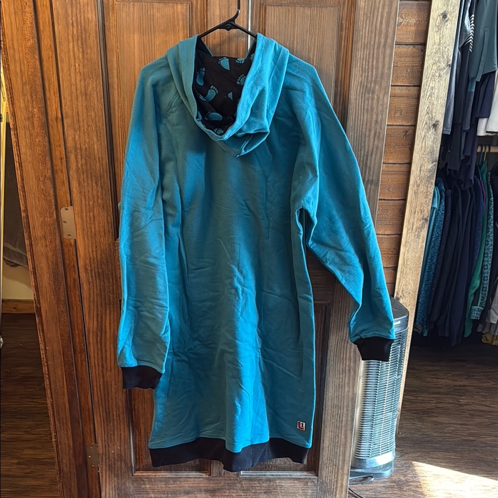 Yeti Sleep Hooded Tunic - Picture 2 of 2